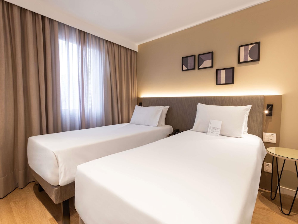 Habitación Deluxe con dos camas individuales del hotel Mercure Sao Paulo Vila Olimpia. Foto 7