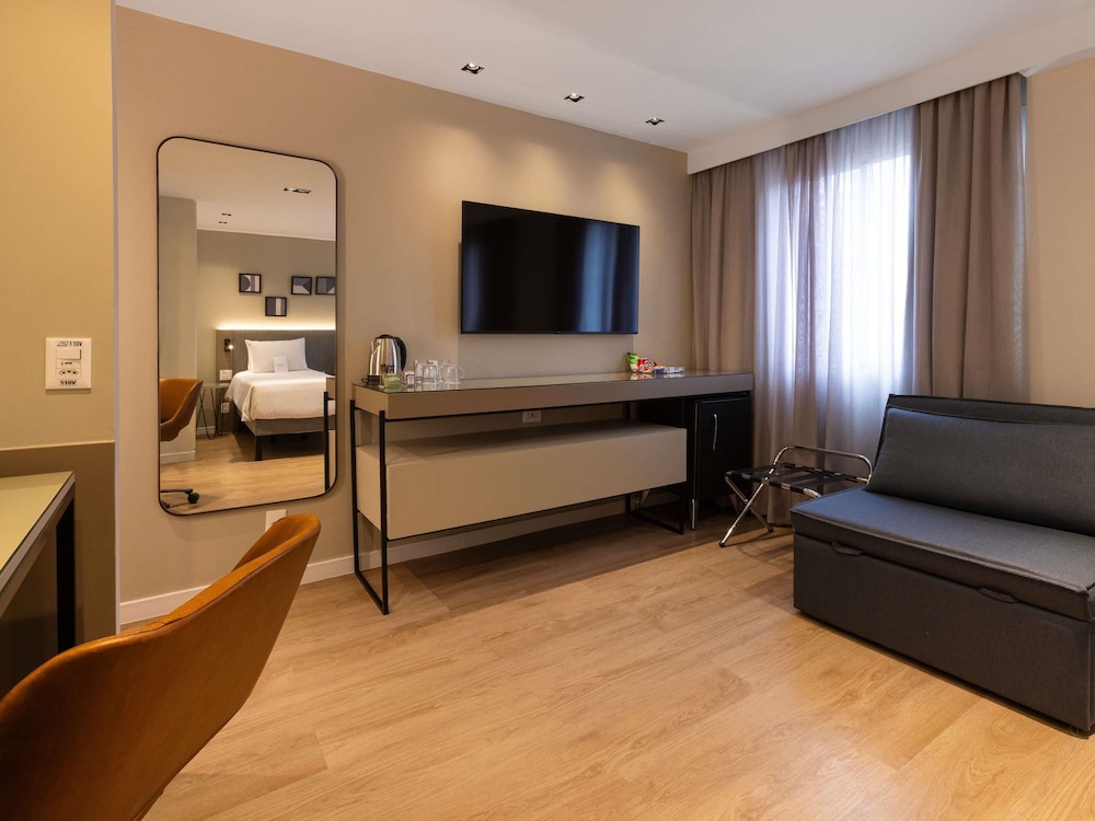 Habitación Deluxe con dos camas individuales del hotel Mercure Sao Paulo Vila Olimpia. Foto 9