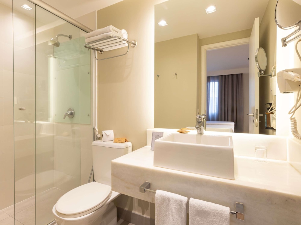 Habitación Deluxe con dos camas individuales del hotel Mercure Sao Paulo Vila Olimpia. Foto 11