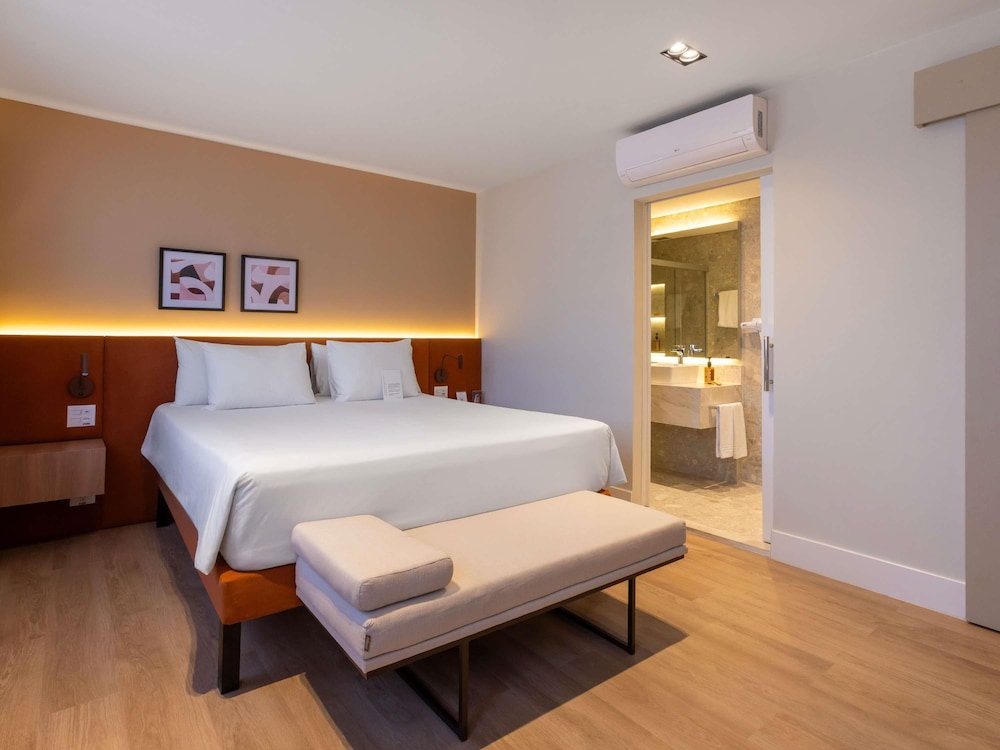 Suite Junior - cama Queen y sofá - cama con vistas a São Paulo del hotel Mercure Sao Paulo Vila Olimpia. Foto 7