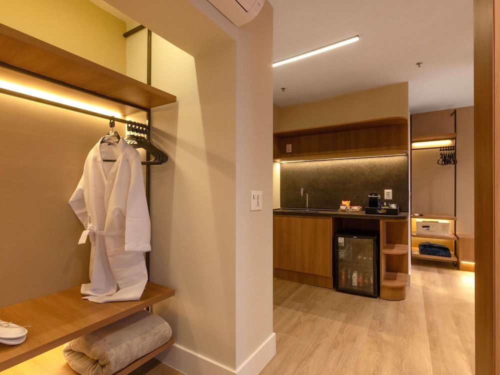 Suite Junior - cama Queen y sofá - cama con vistas a São Paulo del hotel Mercure Sao Paulo Vila Olimpia. Foto 10
