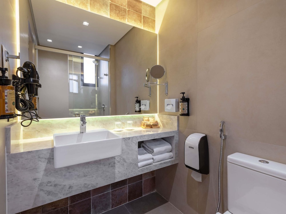 Apartamento Executive con una cama doble y cocina equipada del hotel Mercure Sao Paulo Nacoes Unidas. Foto 5
