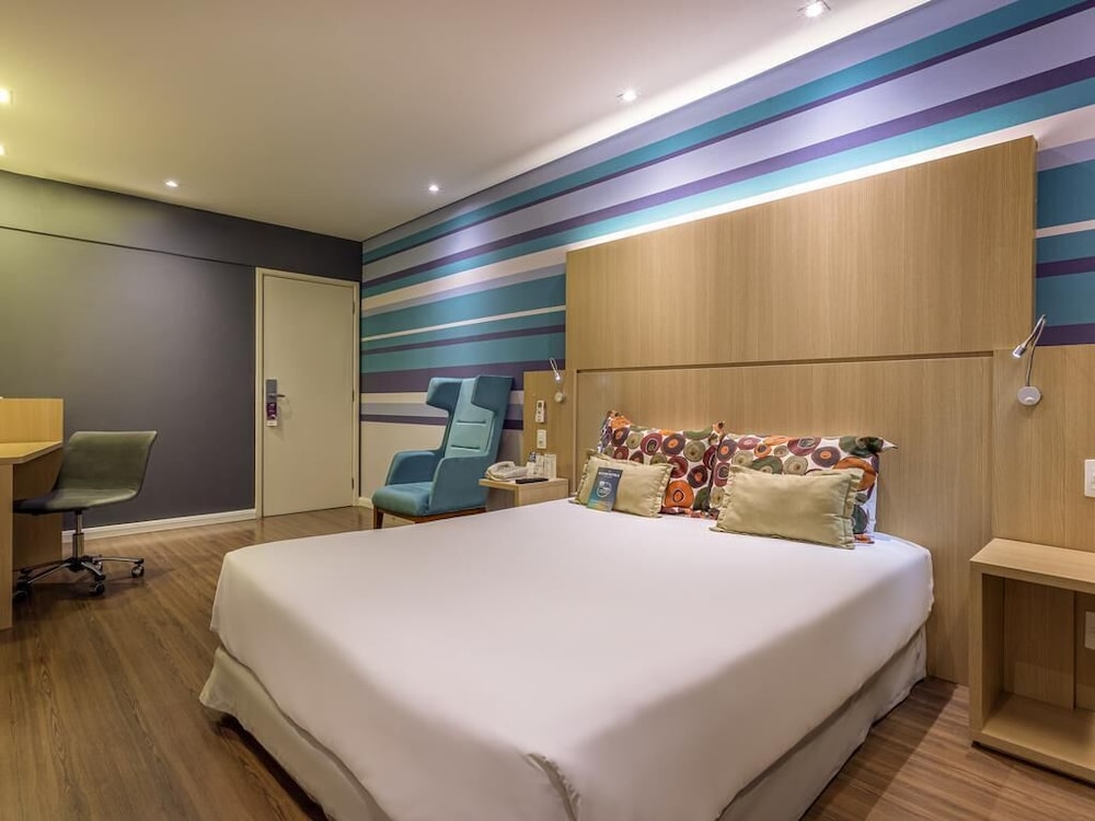 Habitación de categoría superior con 1 cama doble del hotel Mercure Sao Paulo Nacoes Unidas. Foto 5