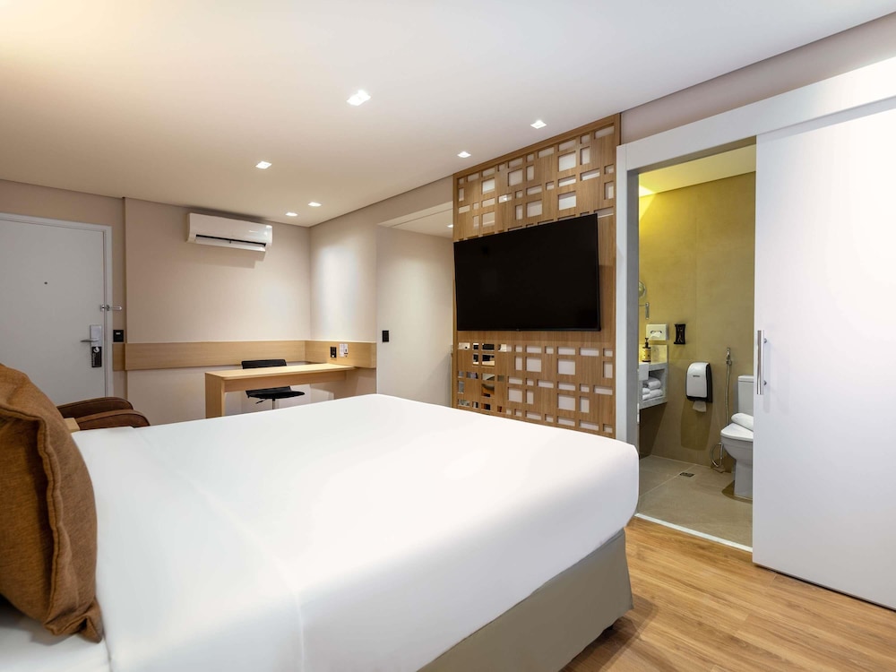 Apartamento Executive con una cama doble y cocina equipada del hotel Mercure Sao Paulo Nacoes Unidas. Foto 3