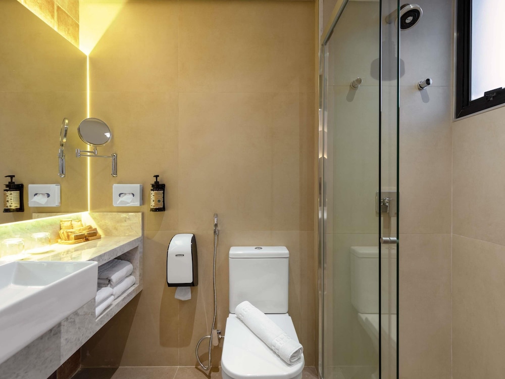 Habitación de categoría superior con 2 camas individuales del hotel Mercure Sao Paulo Nacoes Unidas. Foto 1