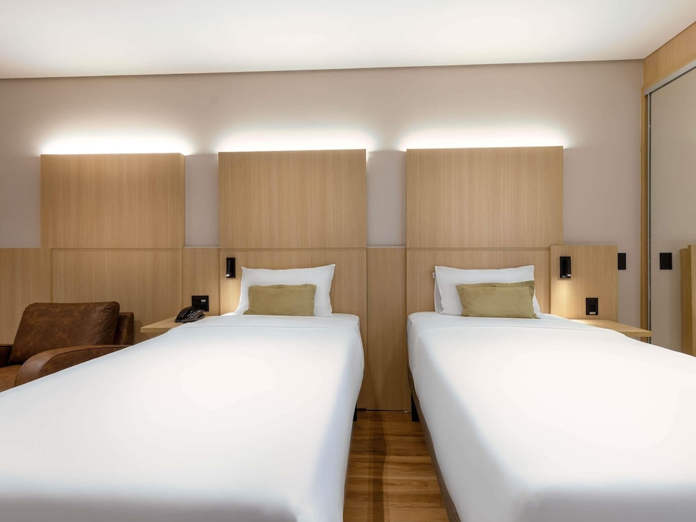 Habitación de categoría superior con 2 camas individuales del hotel Mercure Sao Paulo Nacoes Unidas. Foto 2