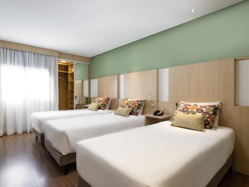 Apartamento con 3 camas individuales del hotel Mercure Sao Paulo Nacoes Unidas. Foto 2