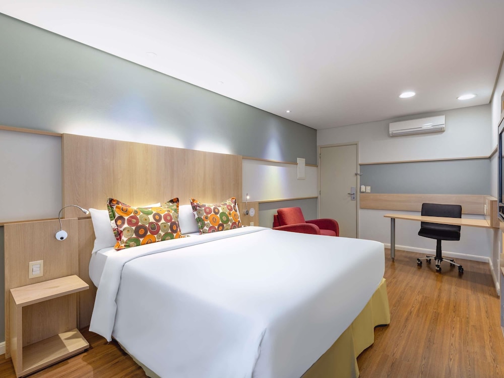 Habitación Luxury con una cama doble y cocina del hotel Mercure Sao Paulo Nacoes Unidas