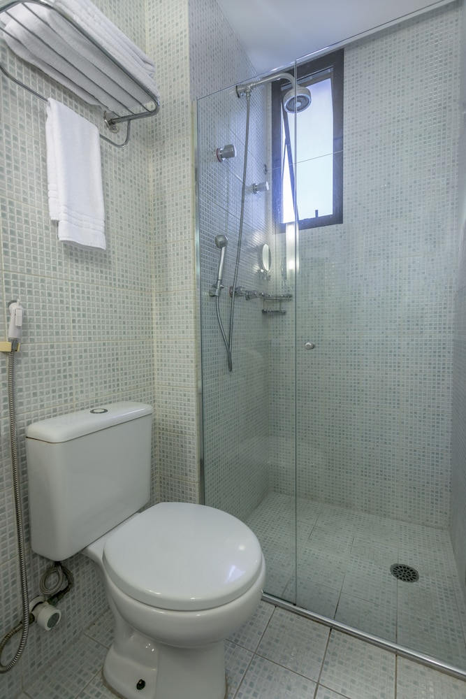 Habitación Luxury con una cama doble y cocina del hotel Mercure Sao Paulo Nacoes Unidas. Foto 11
