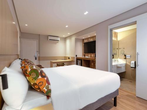 Habitación Standard con una cama doble del hotel Mercure Sao Paulo Nacoes Unidas. Foto 1