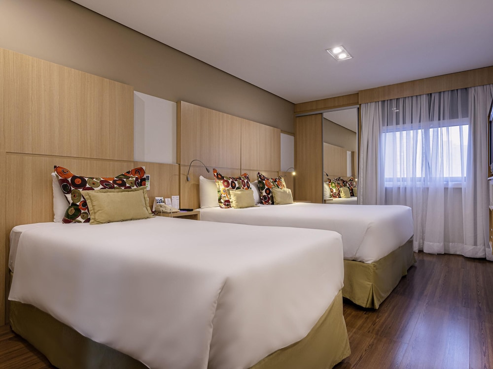 Habitación Superior no fumador con 1 cama dobley 1 cama individual del hotel Mercure Sao Paulo Nacoes Unidas. Foto 1