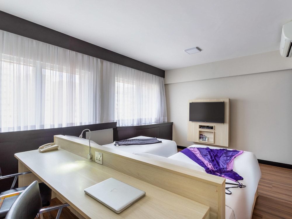 Habitación de categoría superior con 2 camas individuales del hotel Mercure Sao Paulo Bela Vista. Foto 3
