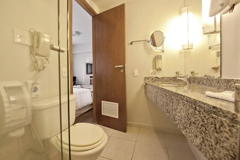 Habitación de categoría superior con 2 camas individuales del hotel Mercure Sao Paulo Bela Vista. Foto 7