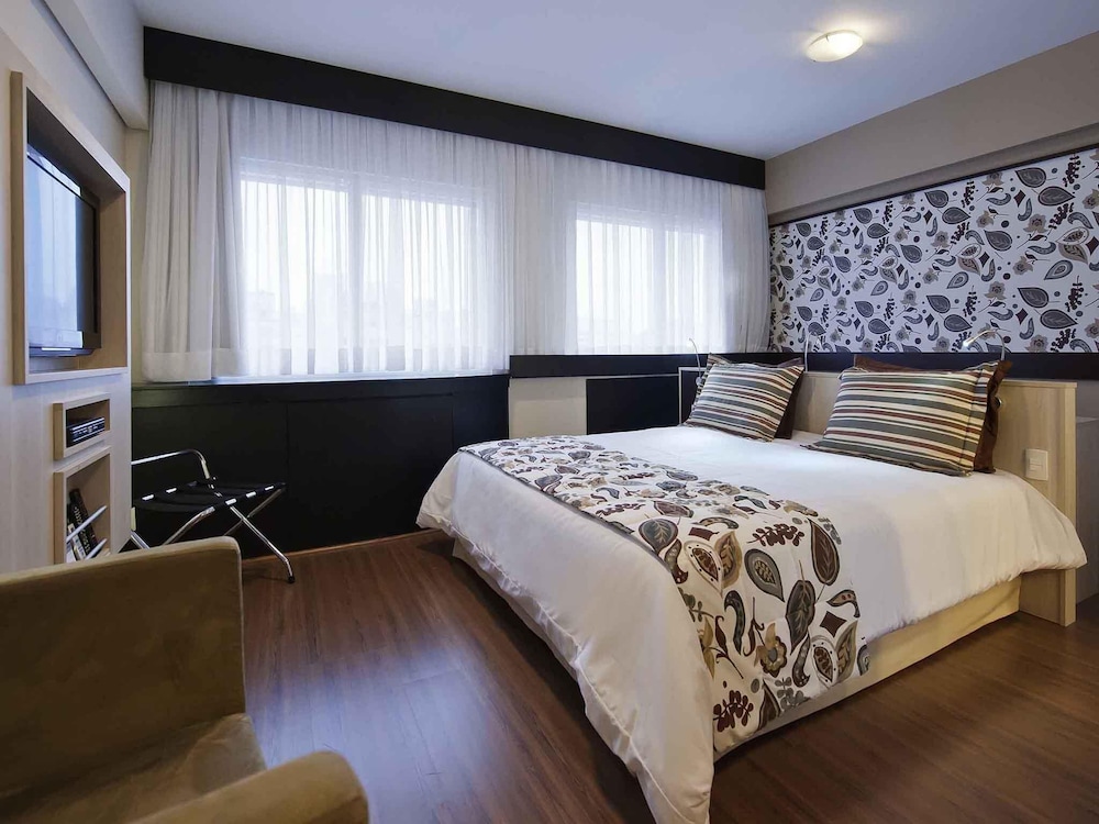 Apartamento de categoría superior con una cama doble del hotel Mercure Sao Paulo Bela Vista