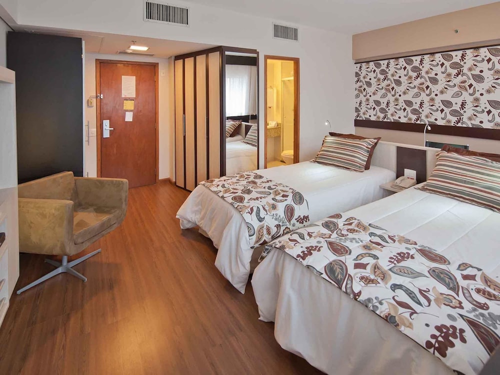 Apartamento de categoría superior con dos camas individuales del hotel Mercure Sao Paulo Bela Vista