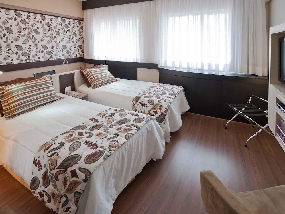 Apartamento de categoría superior con dos camas individuales del hotel Mercure Sao Paulo Bela Vista. Foto 2