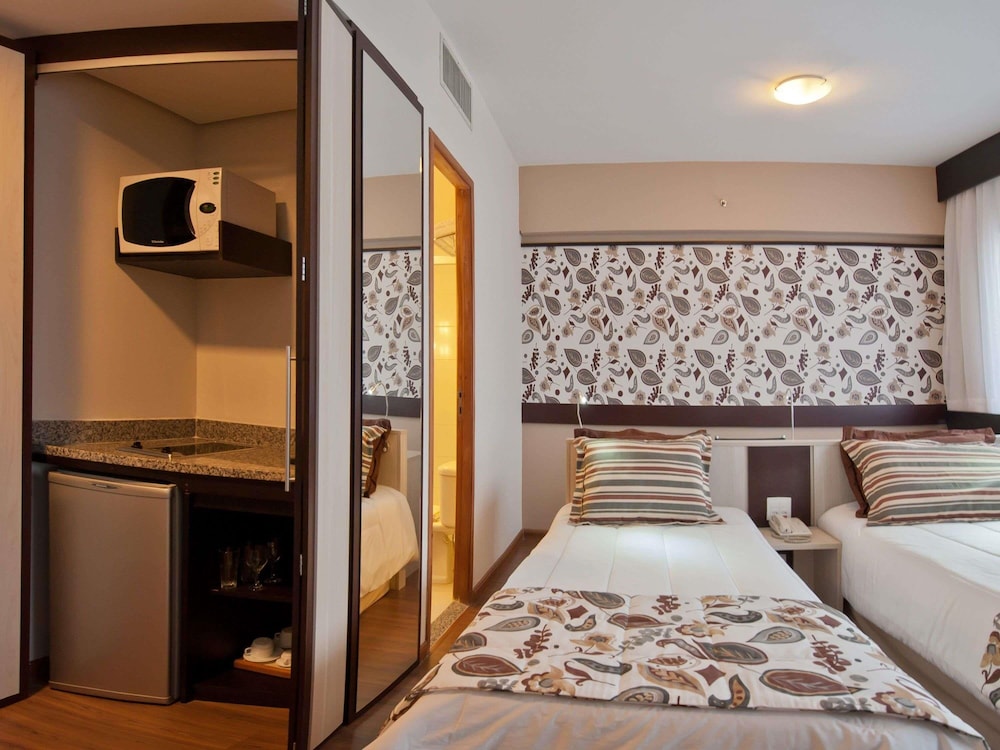 Apartamento de categoría superior con dos camas individuales del hotel Mercure Sao Paulo Bela Vista. Foto 3