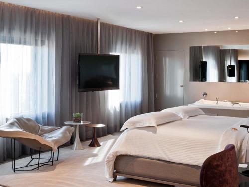 Suite Pullman vistas junto al Trousseau con vistas - Cama grande del hotel Pullman Sao Paulo Ibirapuera