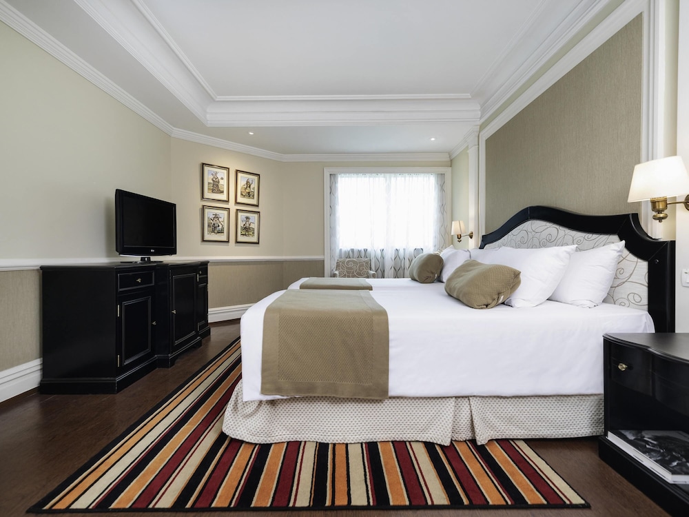 Habitación Deluxe con 2 camas individuales y balcón frente al Parque Ibirapuera del hotel Grand Mercure Sao Paulo Ibirapuera. Foto 3