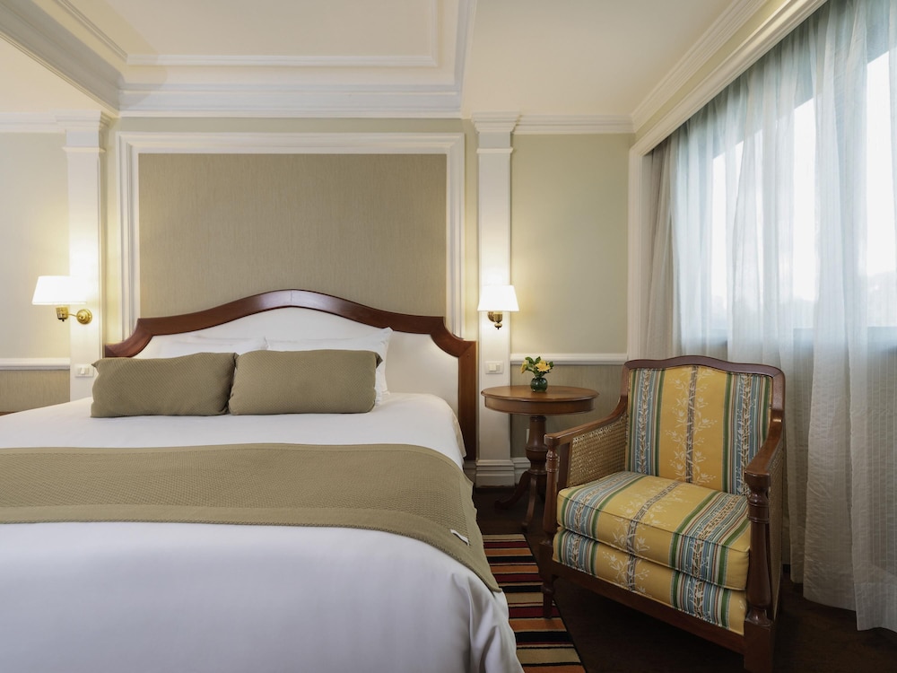 Habitación Superior con una cama doble del hotel Grand Mercure Sao Paulo Ibirapuera. Foto 7