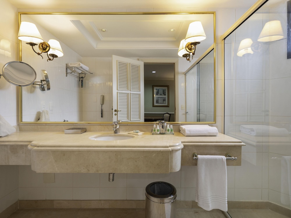 Habitación superior con 2 camas individuales del hotel Grand Mercure Sao Paulo Ibirapuera. Foto 6