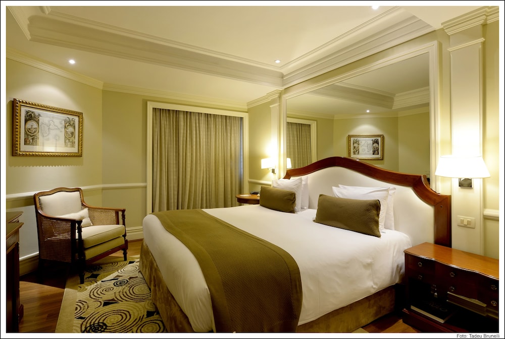 Habitación Executive con una cama king size del hotel Grand Mercure Sao Paulo Ibirapuera. Foto 1