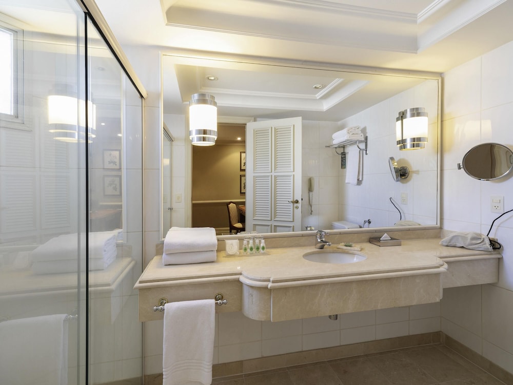 Habitación Executive con una cama king size del hotel Grand Mercure Sao Paulo Ibirapuera. Foto 4