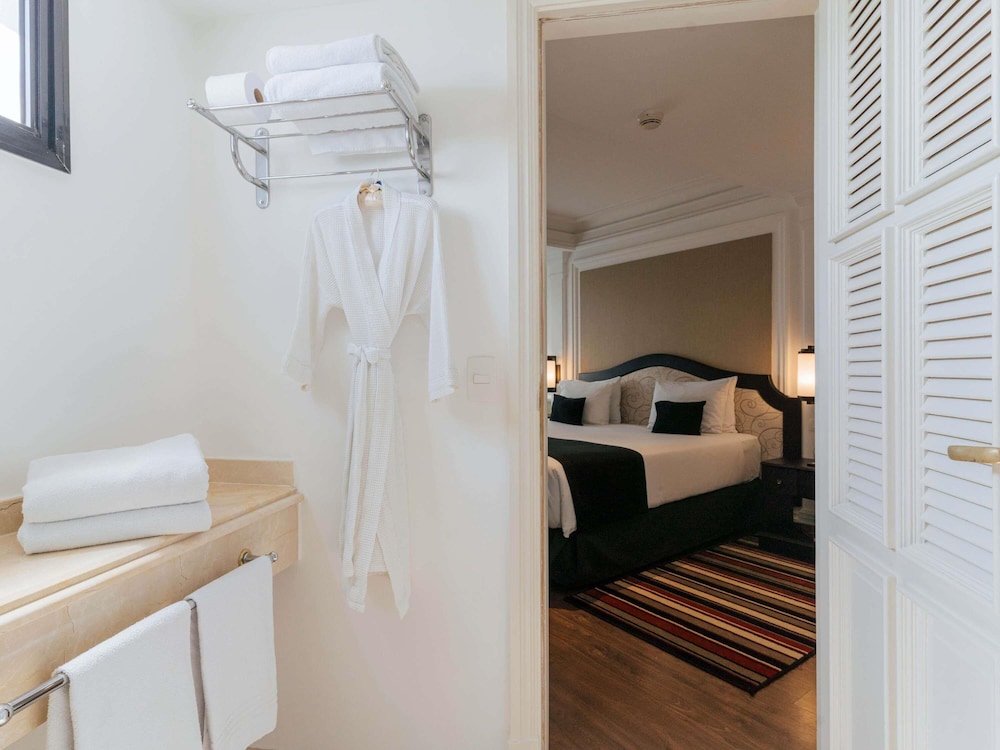 Habitación Deluxe con cama doble y balcón frente al Parque Ibirapuera del hotel Grand Mercure Sao Paulo Ibirapuera. Foto 8