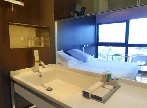 Habitación doble del hotel Ikonik Angli. Foto 4