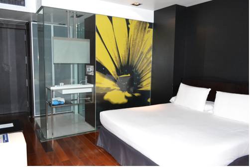 Doble Básica del hotel Ikonik Angli. Foto 1