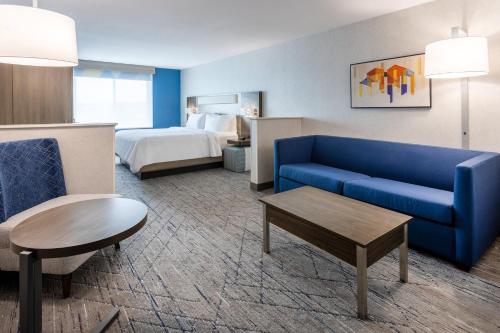 Suite con cama grande - Accesible para personas de movilidad reducida del hotel Holiday Inn Express & Suites Dewitt - Syracuse. Foto 2