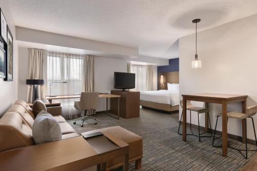 Estudio con cama extragrande - Adaptado para personas con discapacidad auditiva del hotel Residence Inn By Marriott Buffalo Galleria Mall