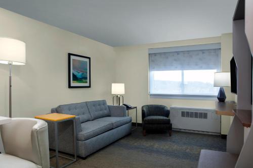 Suite de 1 dormitorio - 2 camas grandes del hotel Holiday Inn Binghamton-downtown Hawley Street. Foto 2