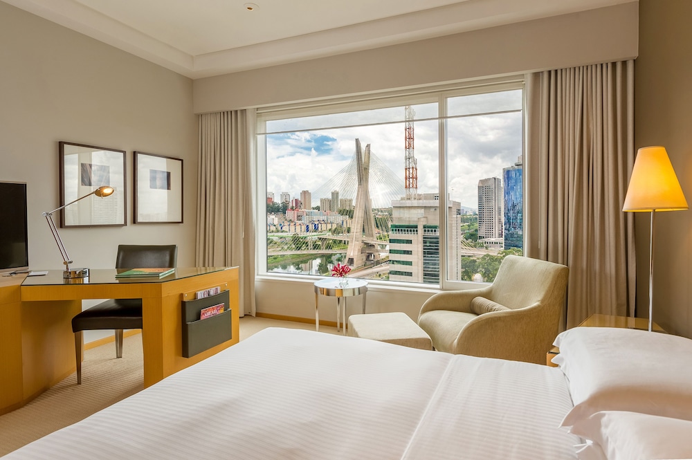 1 cama king con vista al puente del hotel Grand Hyatt Sao Paulo
