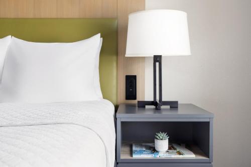 Habitación con 2 camas grandes - No fumadores del hotel Country Inn & Suites by Radisson, Big Flats (Elmira), NY. Foto 9