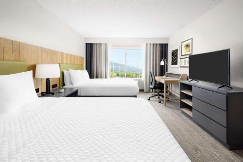 Standard Room - Queen Room with Two Queen Beds del hotel Country Inn & Suites by Radisson, Big Flats (Elmira), NY