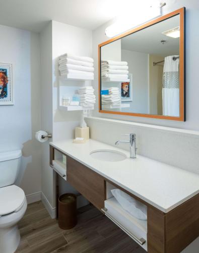 Habitación para no fumadores - 2 camas grandes del hotel Hampton Inn and Suites Jamestown. Foto 1