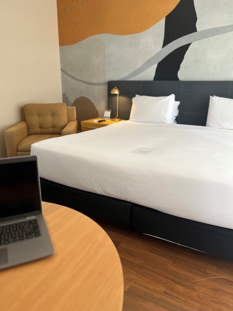 Suite ejecutiva, 1 cama de matrimonio grande del hotel Mercure São Paulo Grand Plaza Paulista. Foto 2