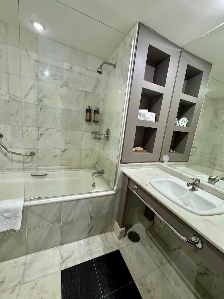 Suite ejecutiva, 1 cama de matrimonio grande del hotel Mercure São Paulo Grand Plaza Paulista. Foto 7