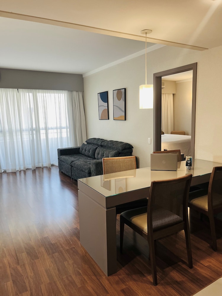 Suite de Lujo, 1 cama King size con sofá cama del hotel Mercure São Paulo Grand Plaza Paulista. Foto 4