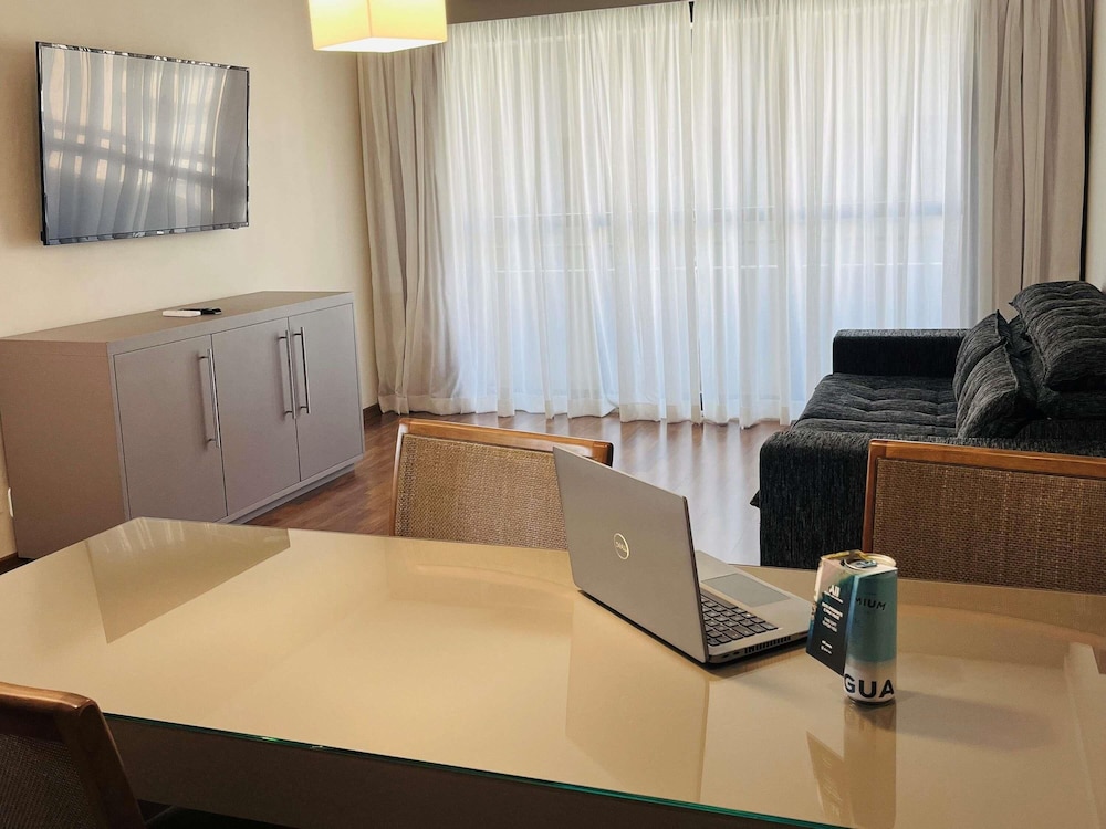 Suite de Lujo, 1 cama King size con sofá cama del hotel Mercure São Paulo Grand Plaza Paulista. Foto 7