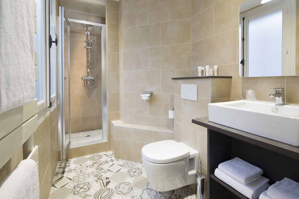 Habitación con 2 camas individuales del hotel Vaneau Saint Germain. Foto 3
