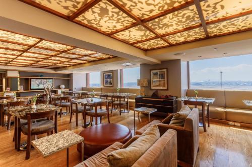 Alojamiento Camino Real Club con 2 camas y desayuno incluido solo para adultos del hotel Camino Real Aeropuerto Mexico