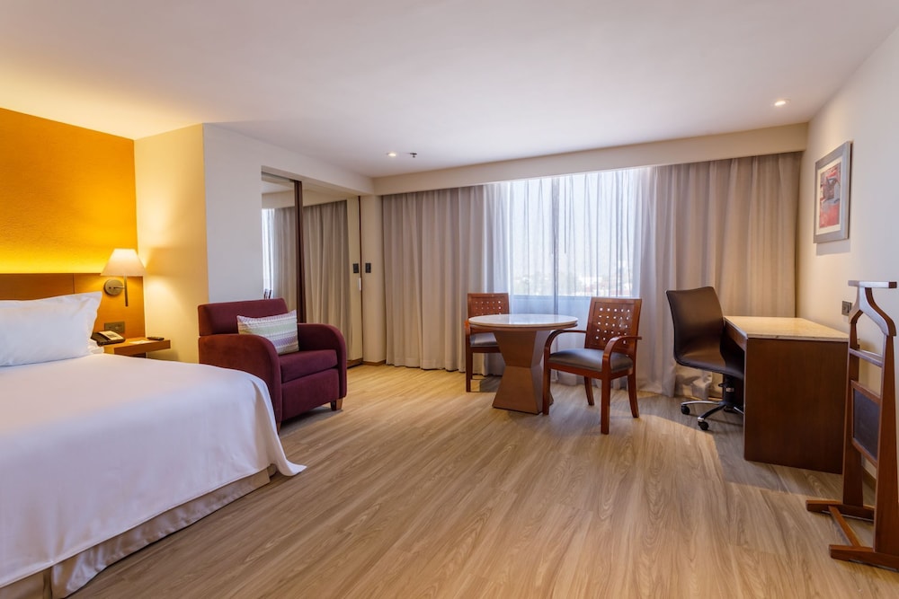 King Junior Suite del hotel Camino Real Aeropuerto Mexico
