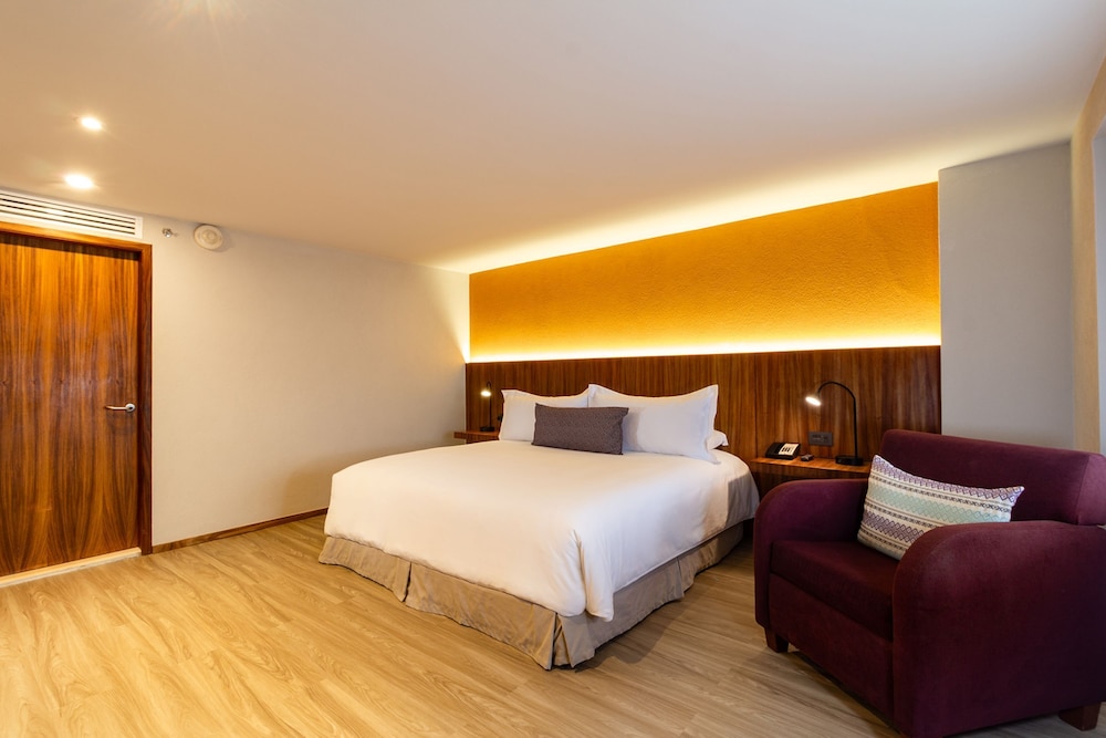 King Master Suite del hotel Camino Real Aeropuerto Mexico. Foto 4