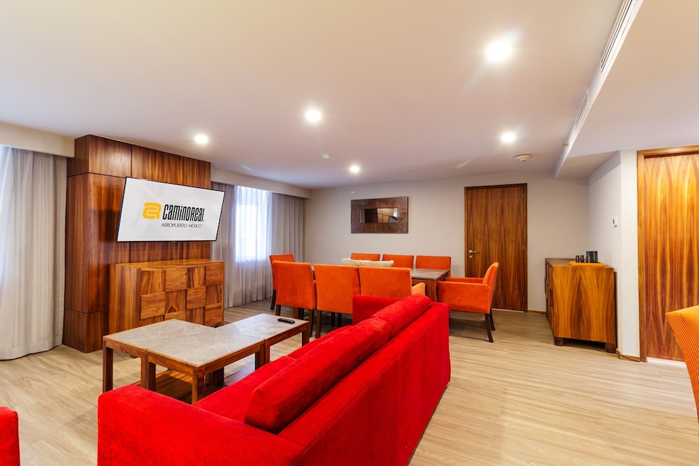King Master Suite del hotel Camino Real Aeropuerto Mexico. Foto 5