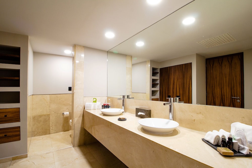 King Master Suite del hotel Camino Real Aeropuerto Mexico. Foto 11