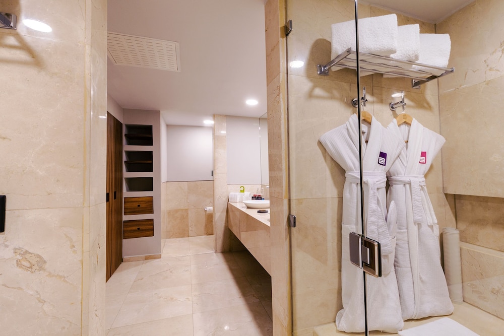 King Master Suite del hotel Camino Real Aeropuerto Mexico. Foto 12