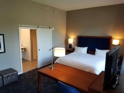 Suite Estudio con cama extragrande - No fumadores del hotel Hampton Inn & Suites Newburgh Stewart Airport