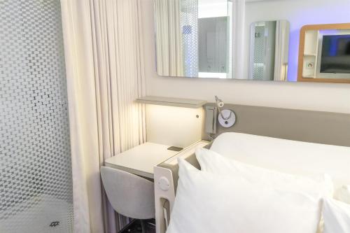 Premium Queen Plus Room del hotel Yotel Boston. Foto 1